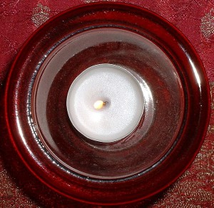 Mass-produced tealights and their holders are frequently sold at chain stores. Photo by Tracy at http://bit.ly/1fll5dz